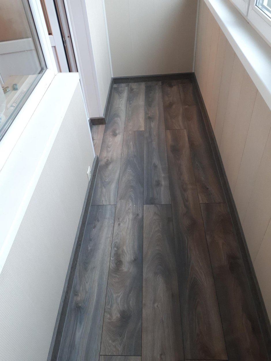 Ламинат на балконе