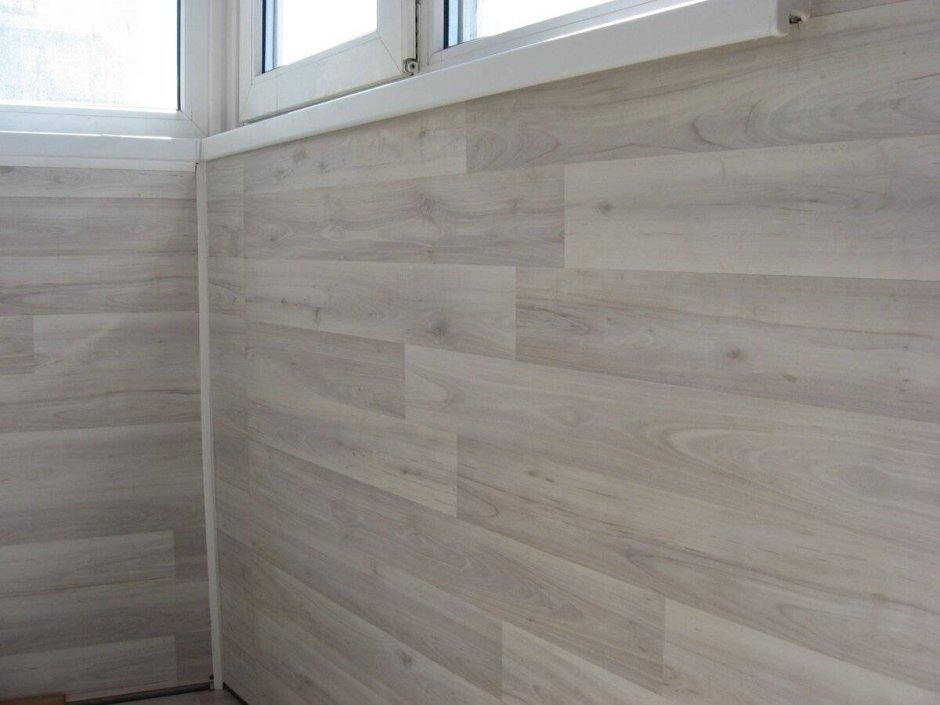 Отделка балкона ламинатом стены