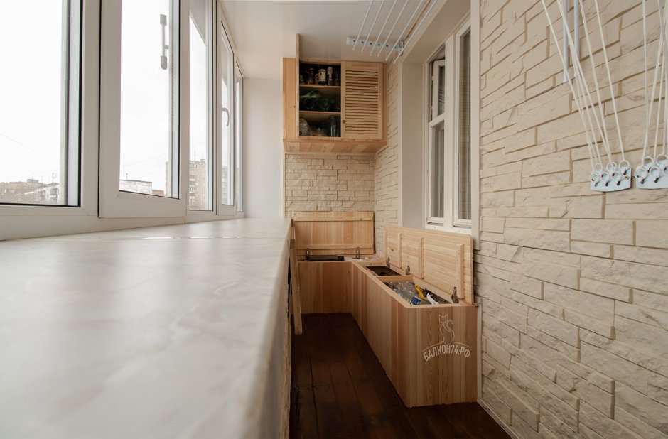 Отделка балкона под кирпич