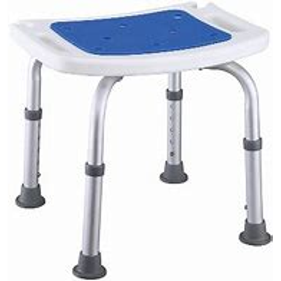 Стул для ванной в магазине на диване