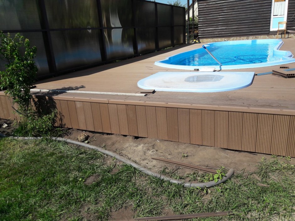 Каркасный бассейн с террасной доской