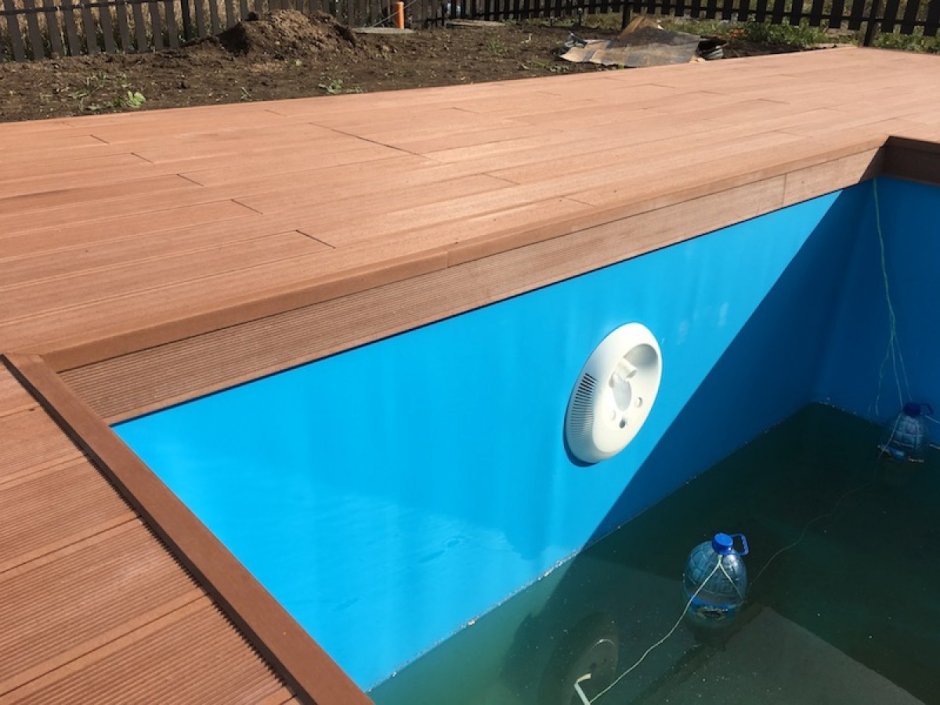 Скиммерный бассейн ДПК доска