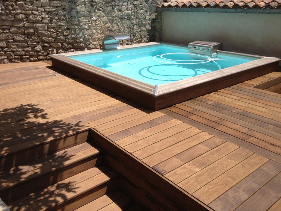 Бассейн с террасной доской