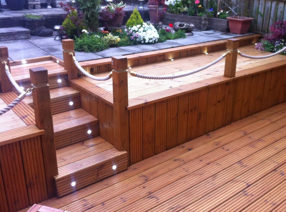 Ограда деревянная для бассейна