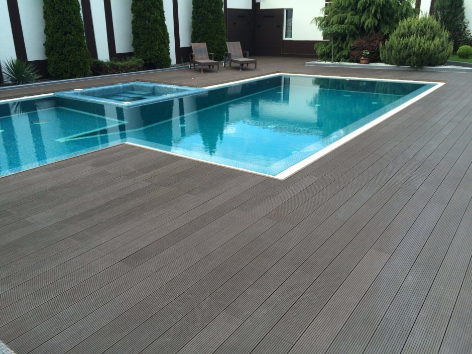 Бассейн с террасной доской