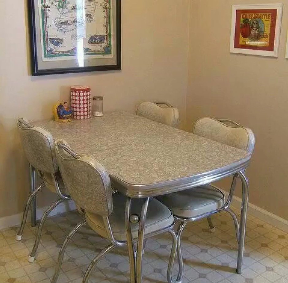 Стол для кухни в ретро стиле