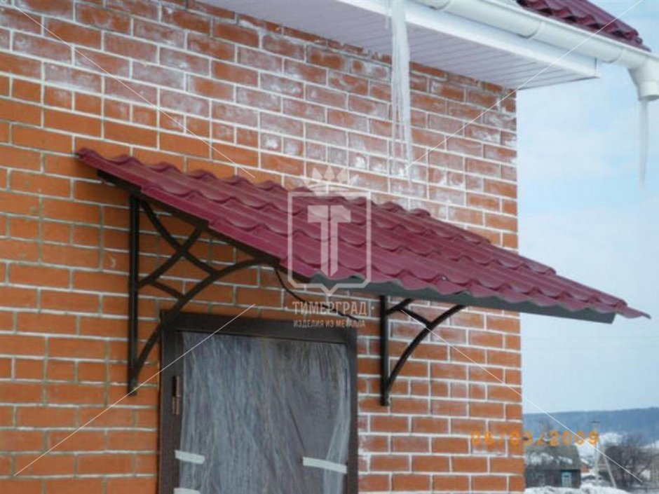 Козырек над дверью