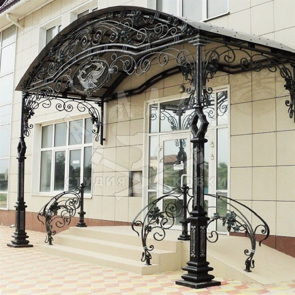 Кованые навесы над крыльцом