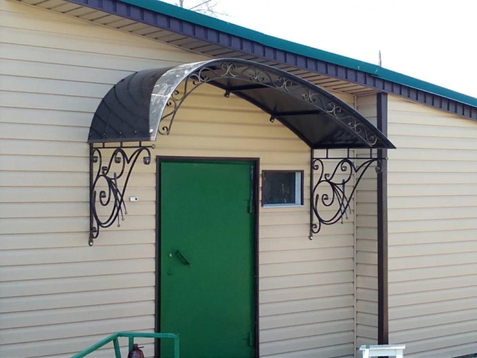 Козырек кованый из шифера