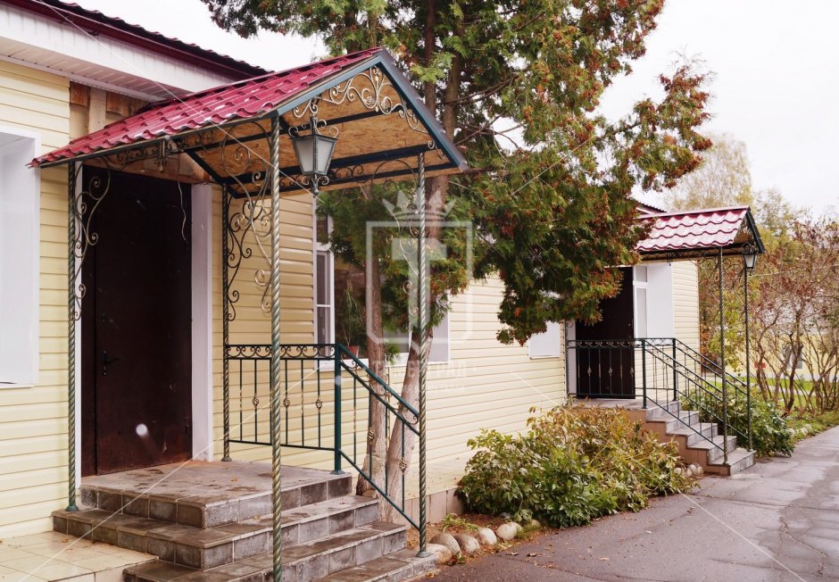 Козырек на крыльцо двухскатный