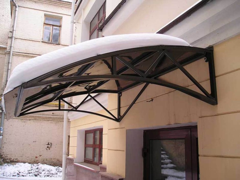 Козырёк над входной дверью