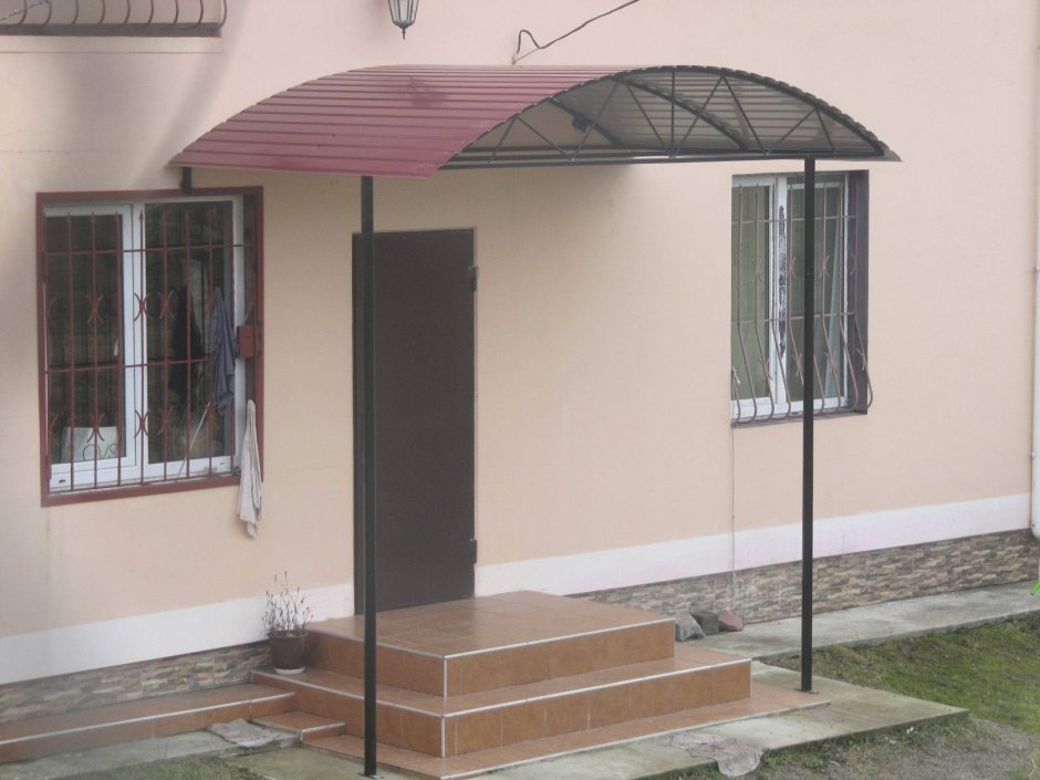 Козырёк над крыльцом из профнастила