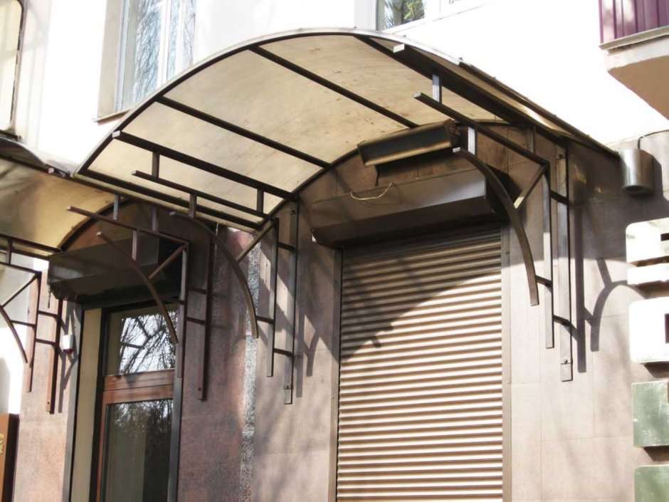 Козырёк над крыльцом из поликарбоната