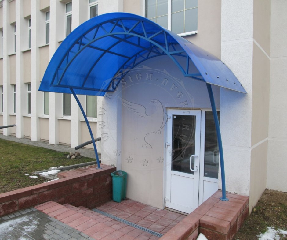 Козырёк над крыльцом из поликарбоната