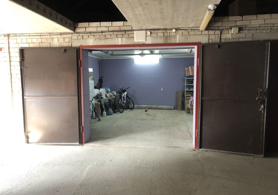 Покраска кирпичного гаража изнутри