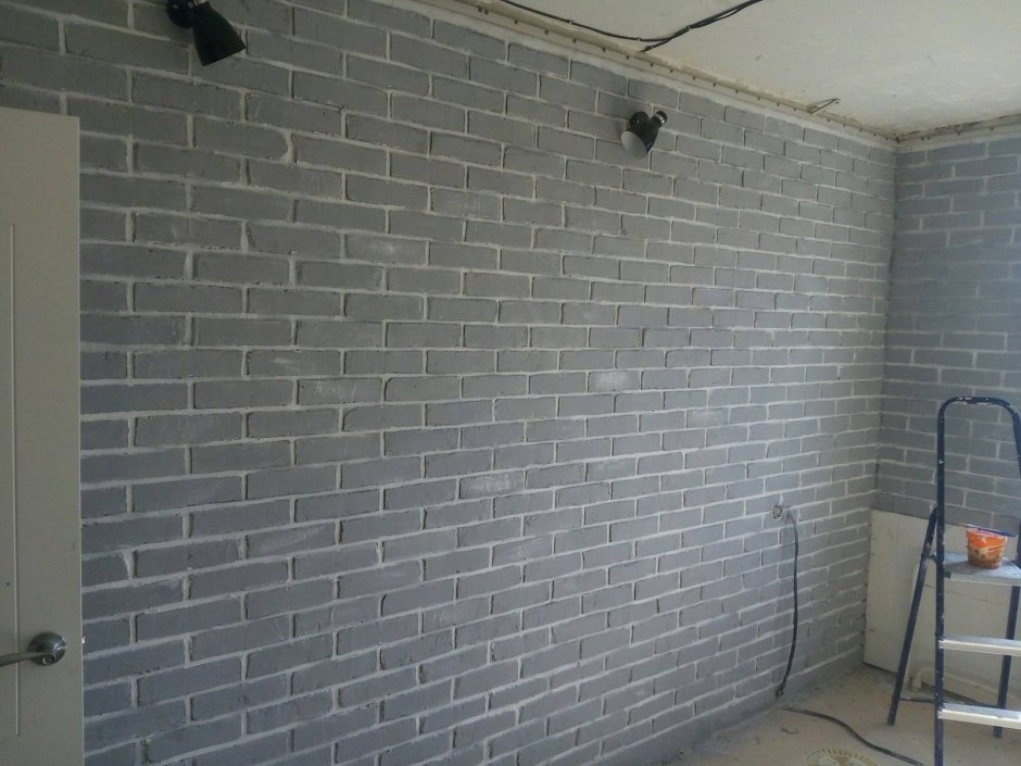 Имитация кирпичной кладки в гараже