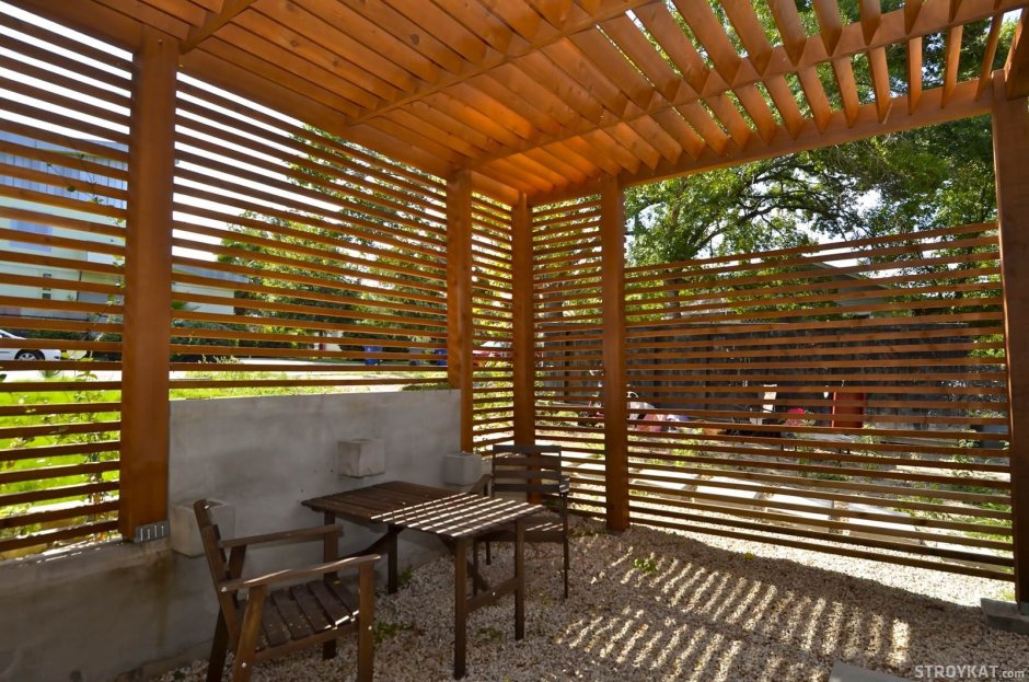 Отделка веранды реечками