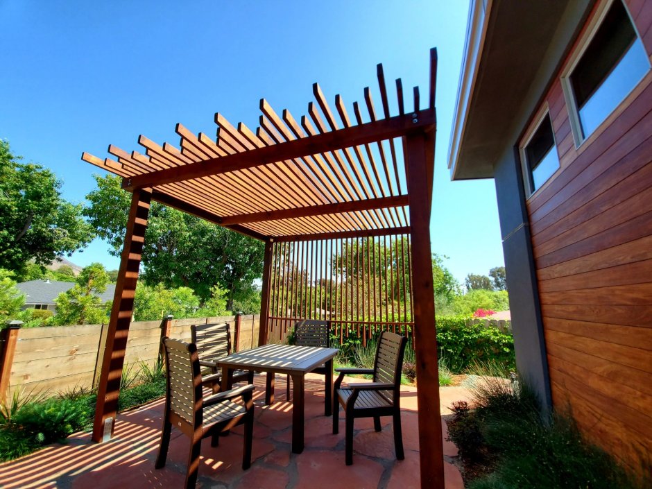 Деревянный навес от солнца