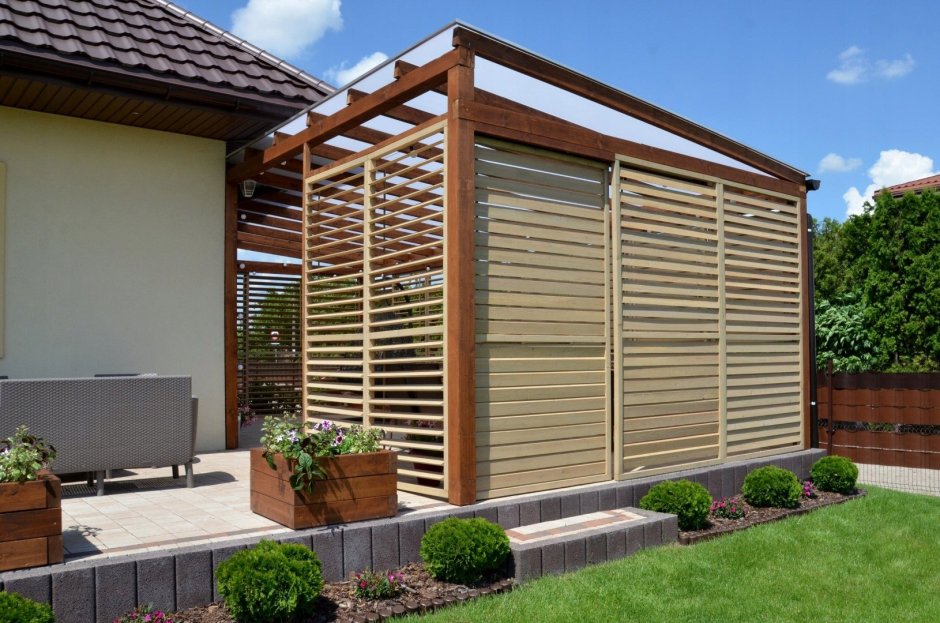 Беседка с рейками