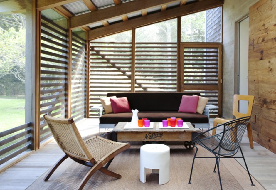 Веранда с рейками