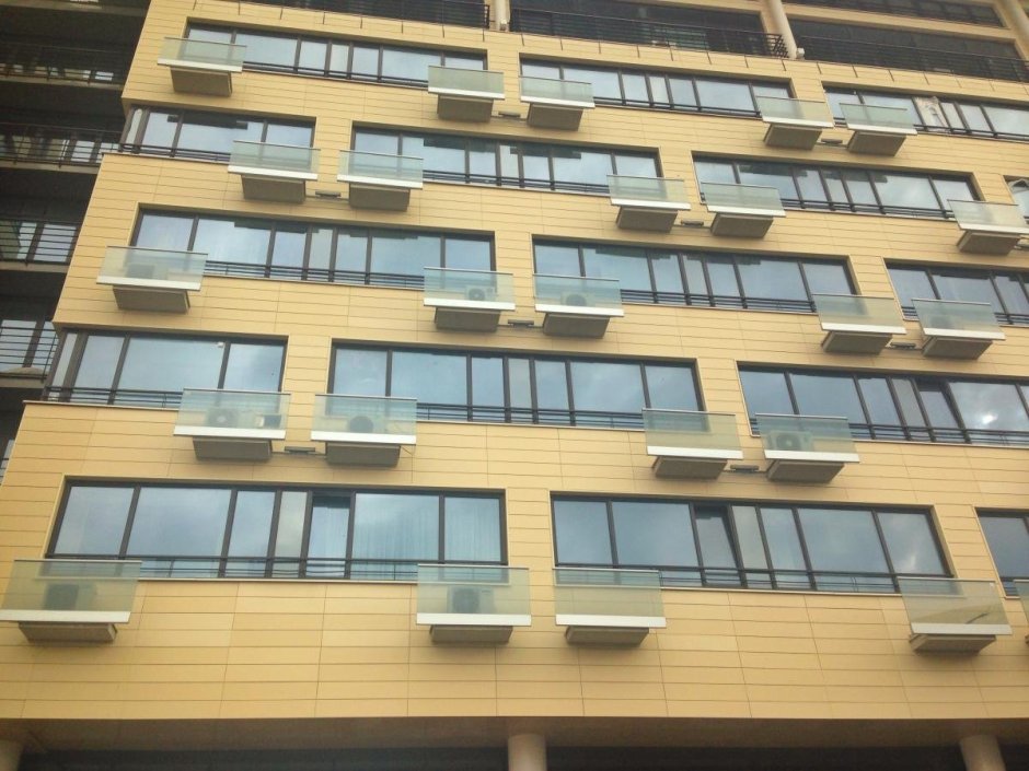 Коробки для кондиционеров на фасаде