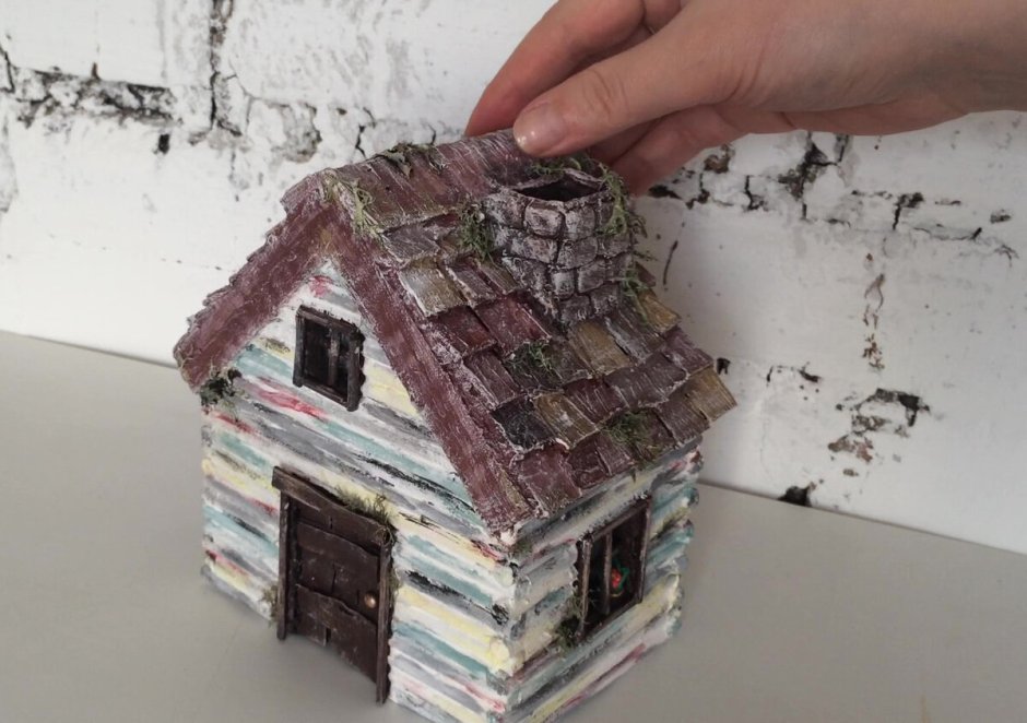 Новогодний домик из трубочек