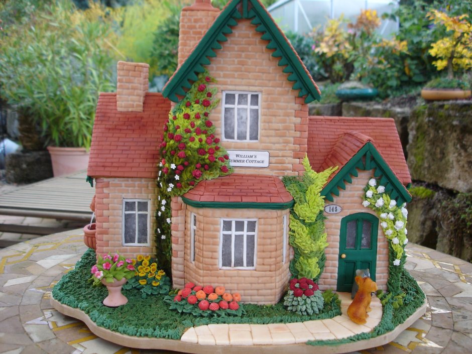 Необычный торт домик