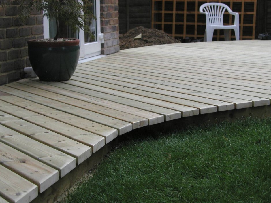 Терраса и деревянная дорожка