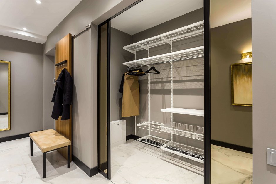 Гардеробная в коридоре