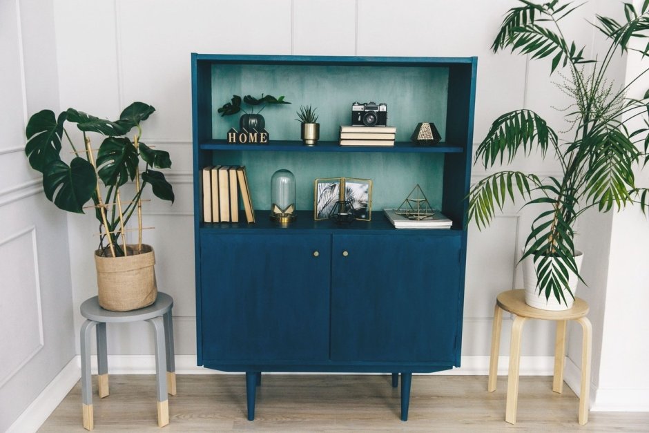 Очень Старая мебель