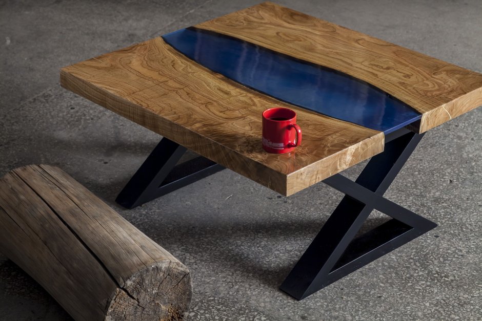 Стол из эпоксидной смолы