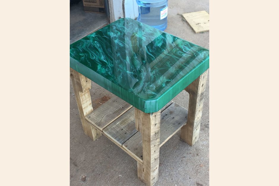 Стул из эпоксидной смолы