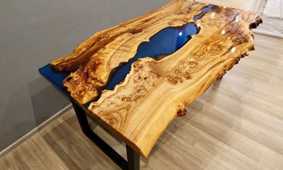 Стол река из эпоксидной смолы