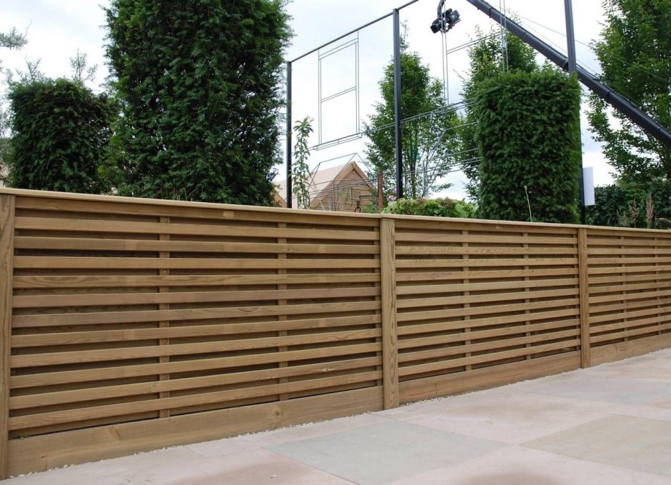 Забор из горизонтальных реек