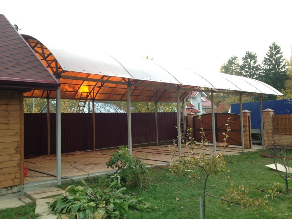 Баня с козырьком из поликарбоната