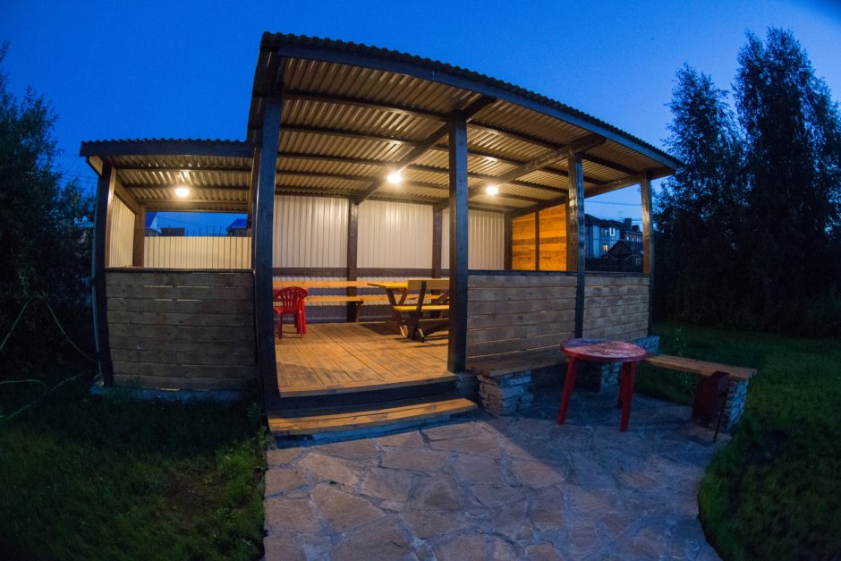 Беседка из поликарбоната с мангальной зоной