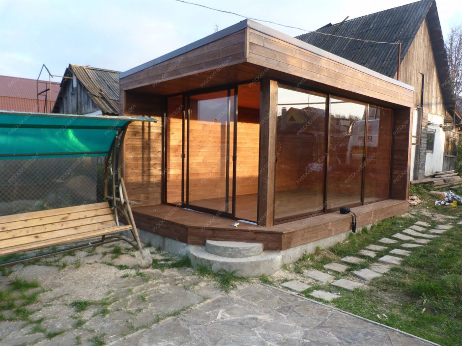 Застекленная беседка