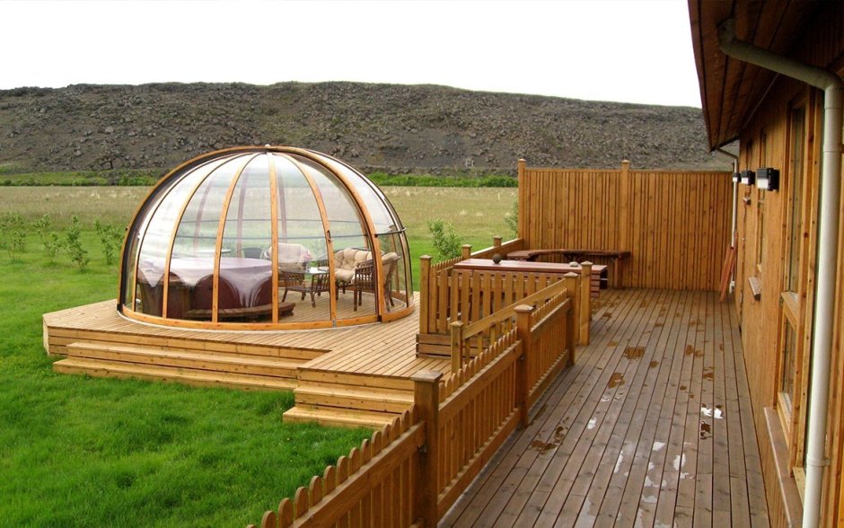 Беседка над бассейном