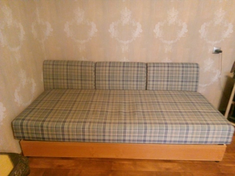 Спальный диван даром