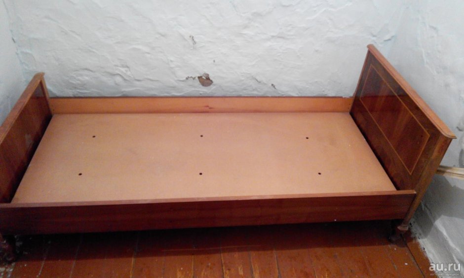 Советская односпальная кровать