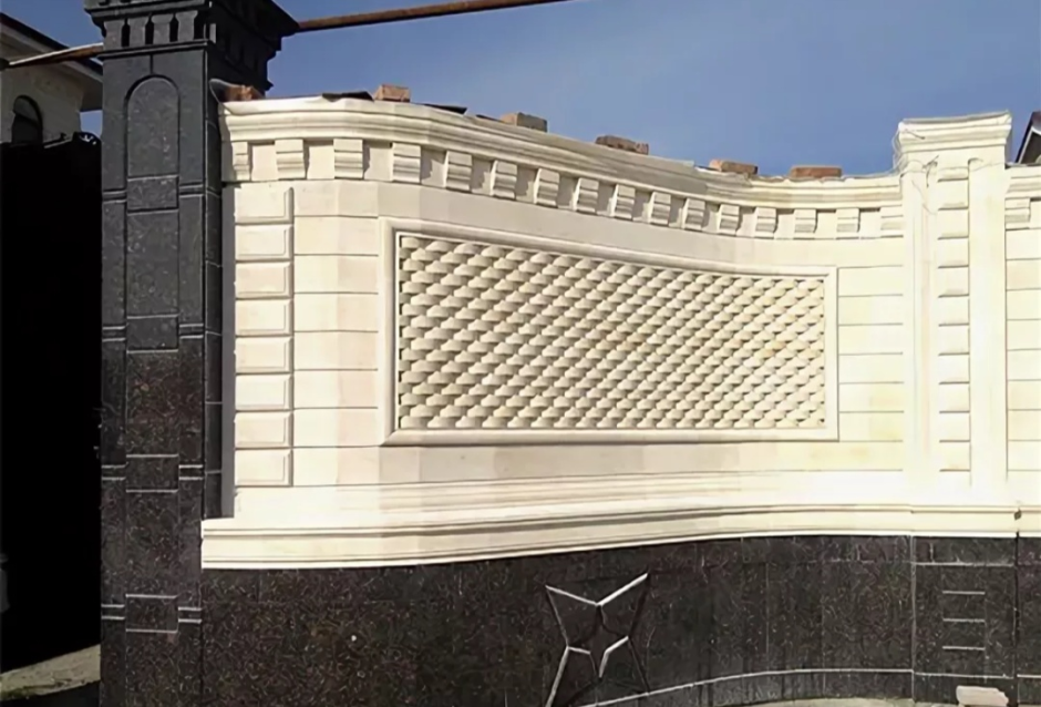 Забор колонны дагестанского камня