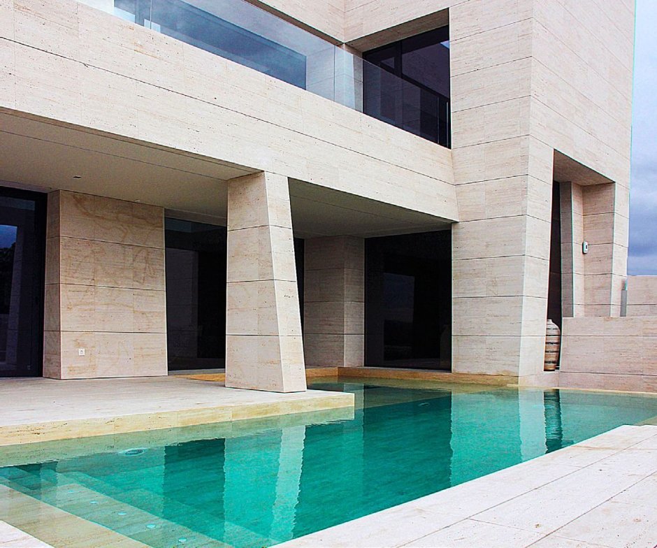 Современная вилла травертин