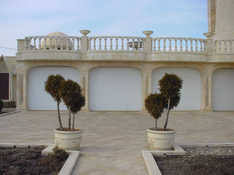 Забор из травертина