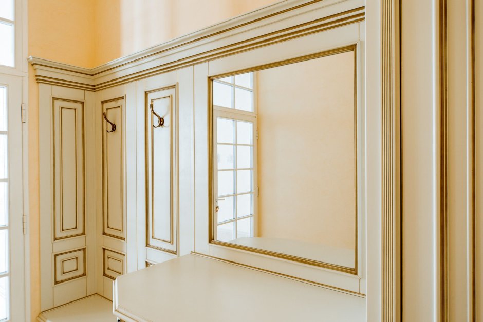Деревянные молдинги в интерьере