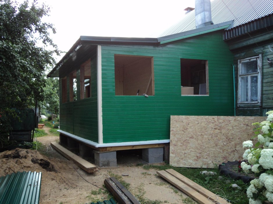 Пристройка туалета к деревянному дому
