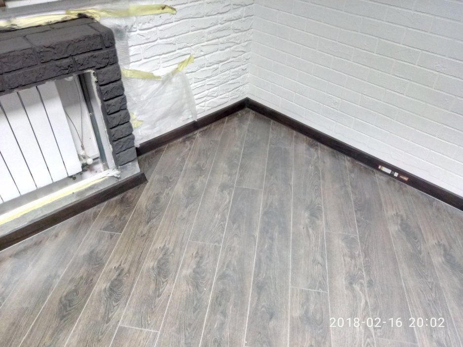 Укладка ламината кирпичной кладкой