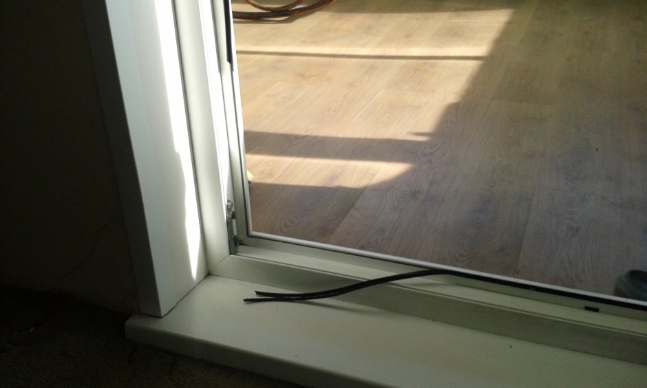 Уплотнитель для балконной двери пластиковой