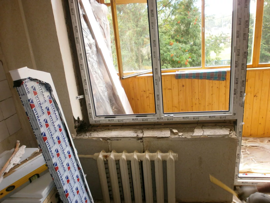 Монтаж балконного блока