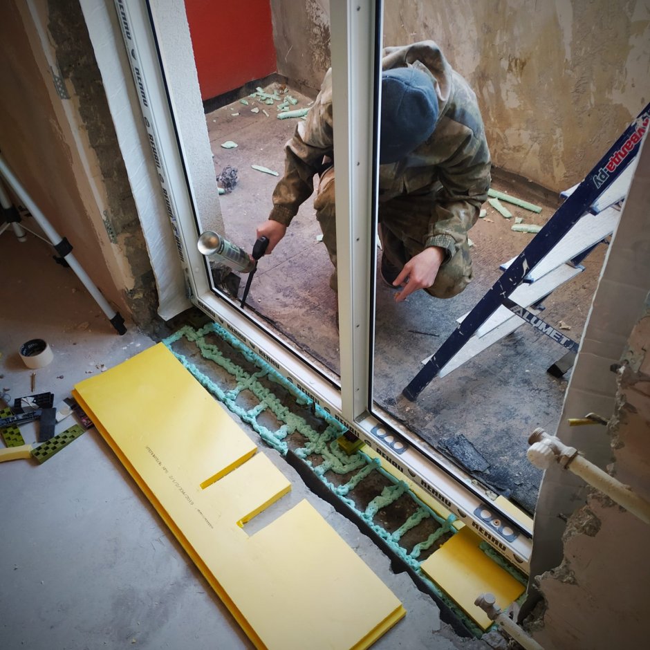 Монтаж входной пластиковой двери