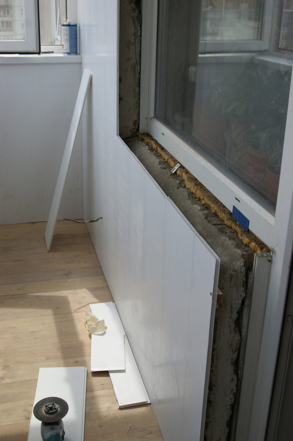 Отделка откосов на лоджии